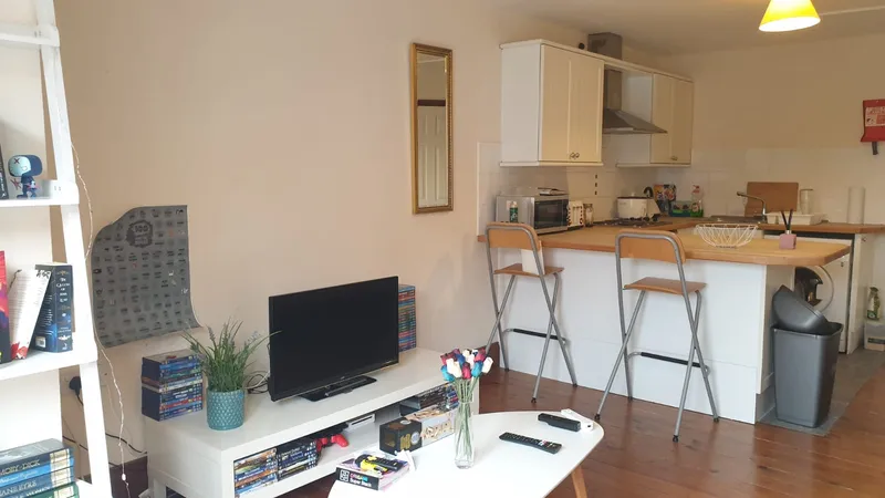 Avondale St // 2 Bed Student Flat // Aug 2026 - Image 3